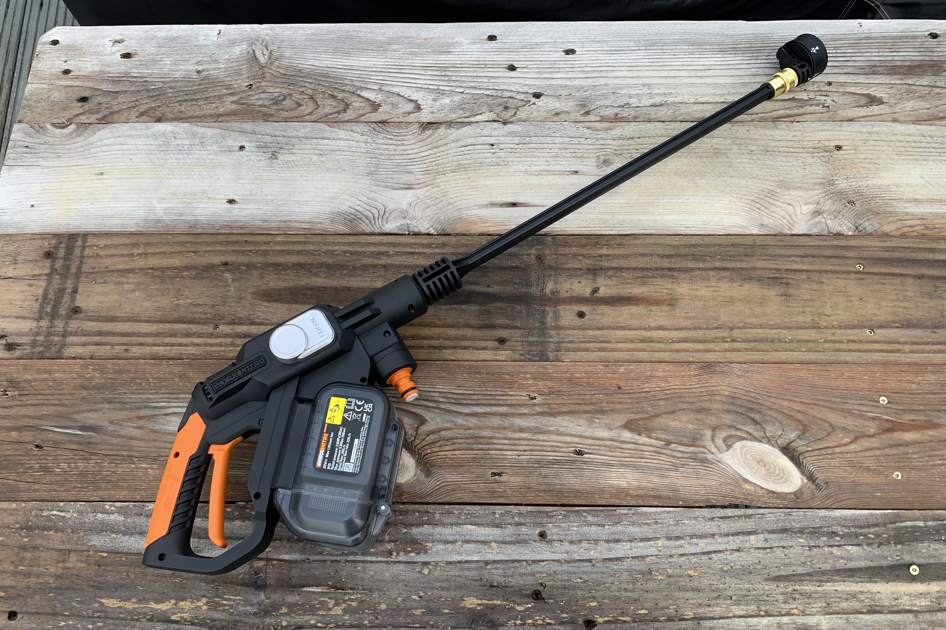 WORX-NITRO-18V-20V-MAX-Hydroshot-Cordless-Pressure-Washer-WG633E-detail-shot red lawn mower image